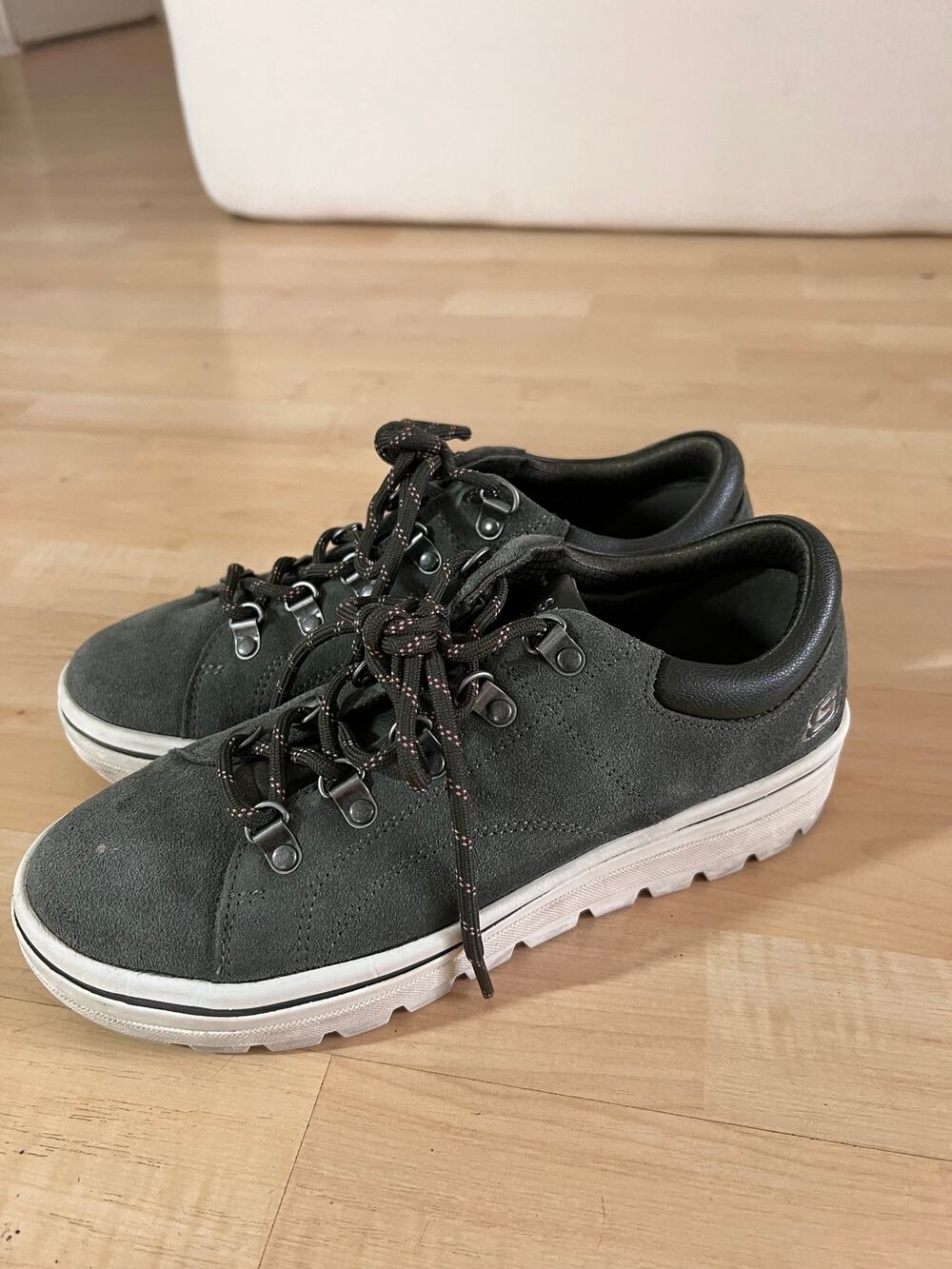 Skechers Olive Green Suede Casual Sneakers Metal D-Ring Eyelets Size 7.5 US